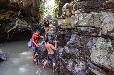 Hidden Canyon Beji Guwang Trekking