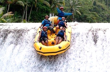 Telaga Waja Rafting and Tirta Empul Temple Tour